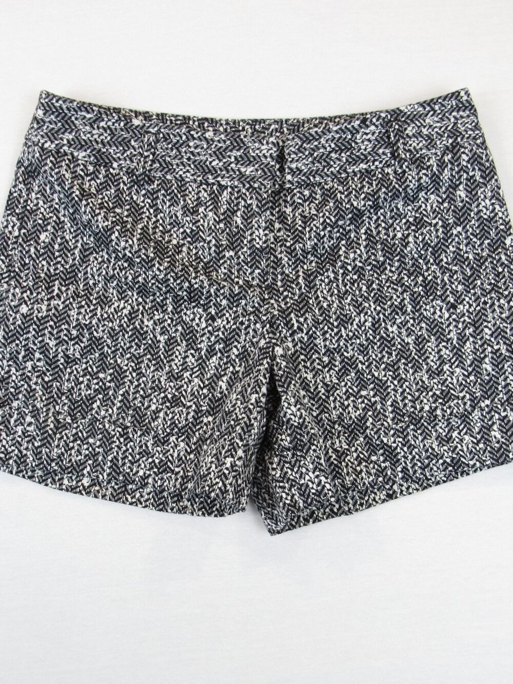 Express Women's Chino Shorts Size 2 Black White Geometric Print Faux Pockets